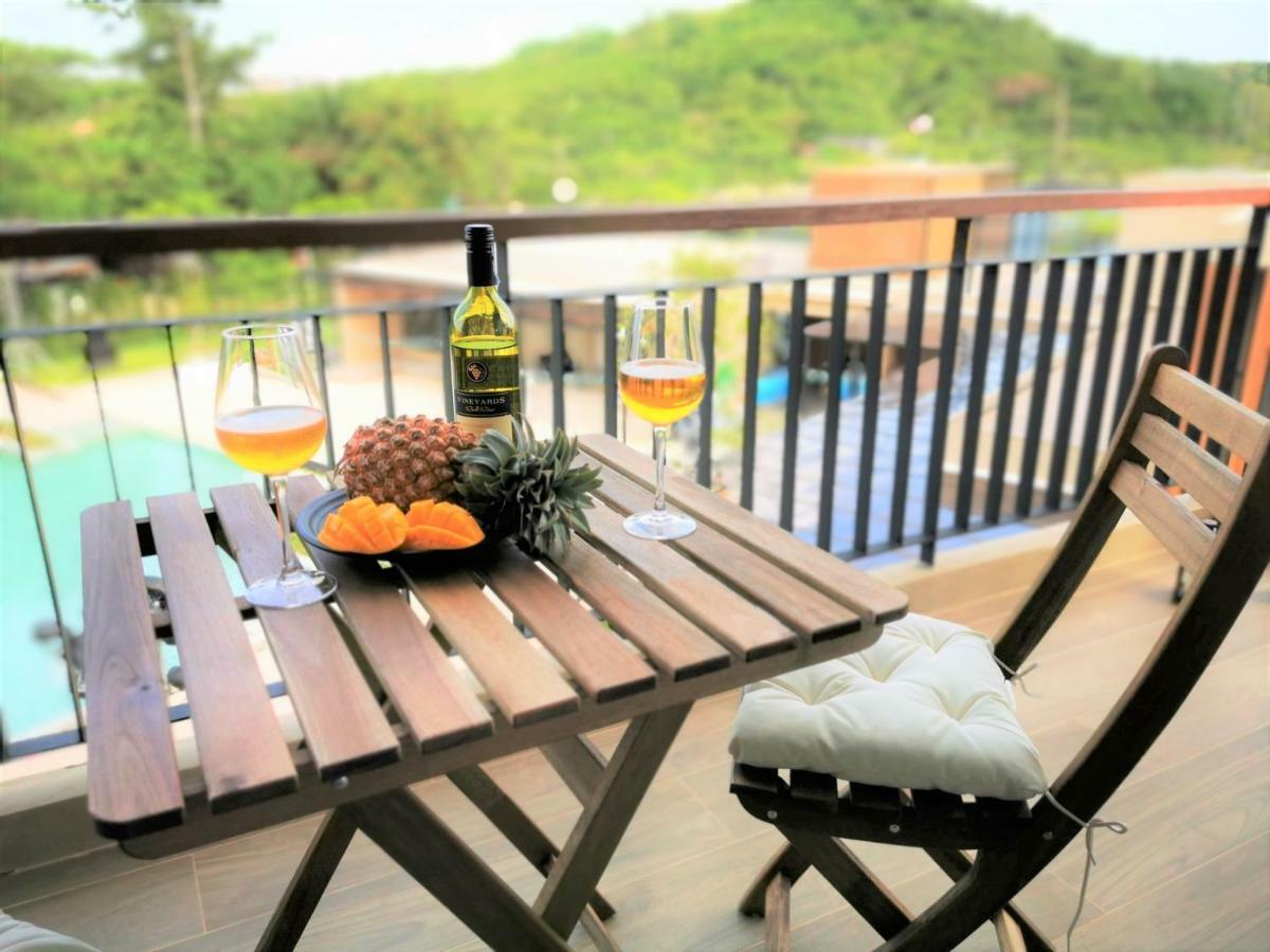 The Gallery Hotel Nai Harn Bagian luar foto